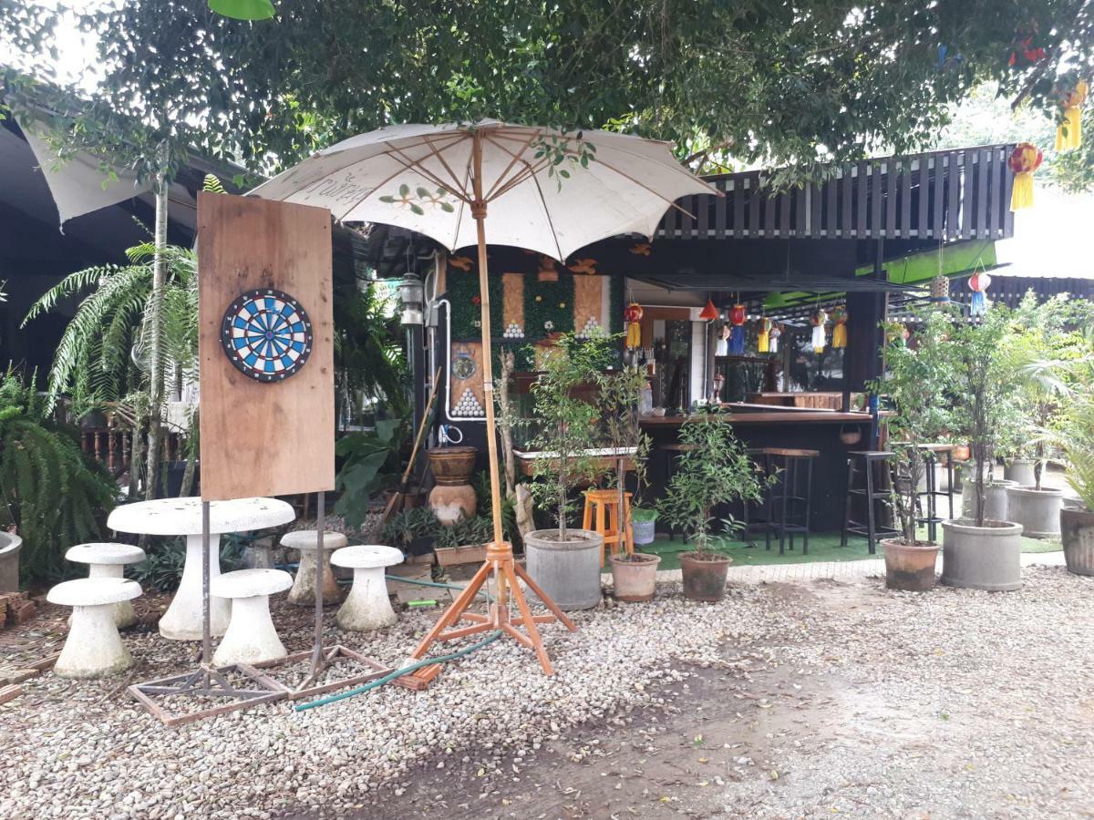 夜占县 Baan Bar Cafe酒店 外观 照片