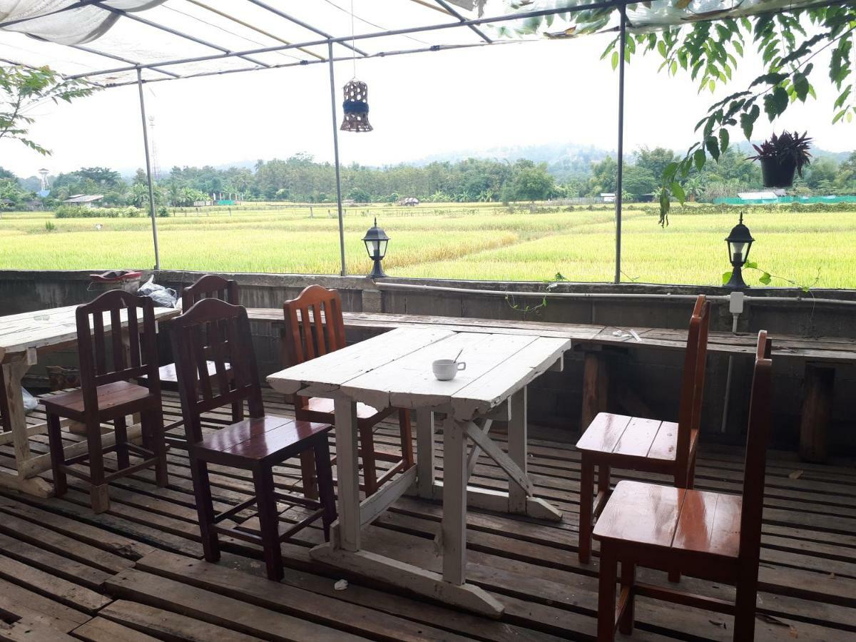 夜占县 Baan Bar Cafe酒店 外观 照片