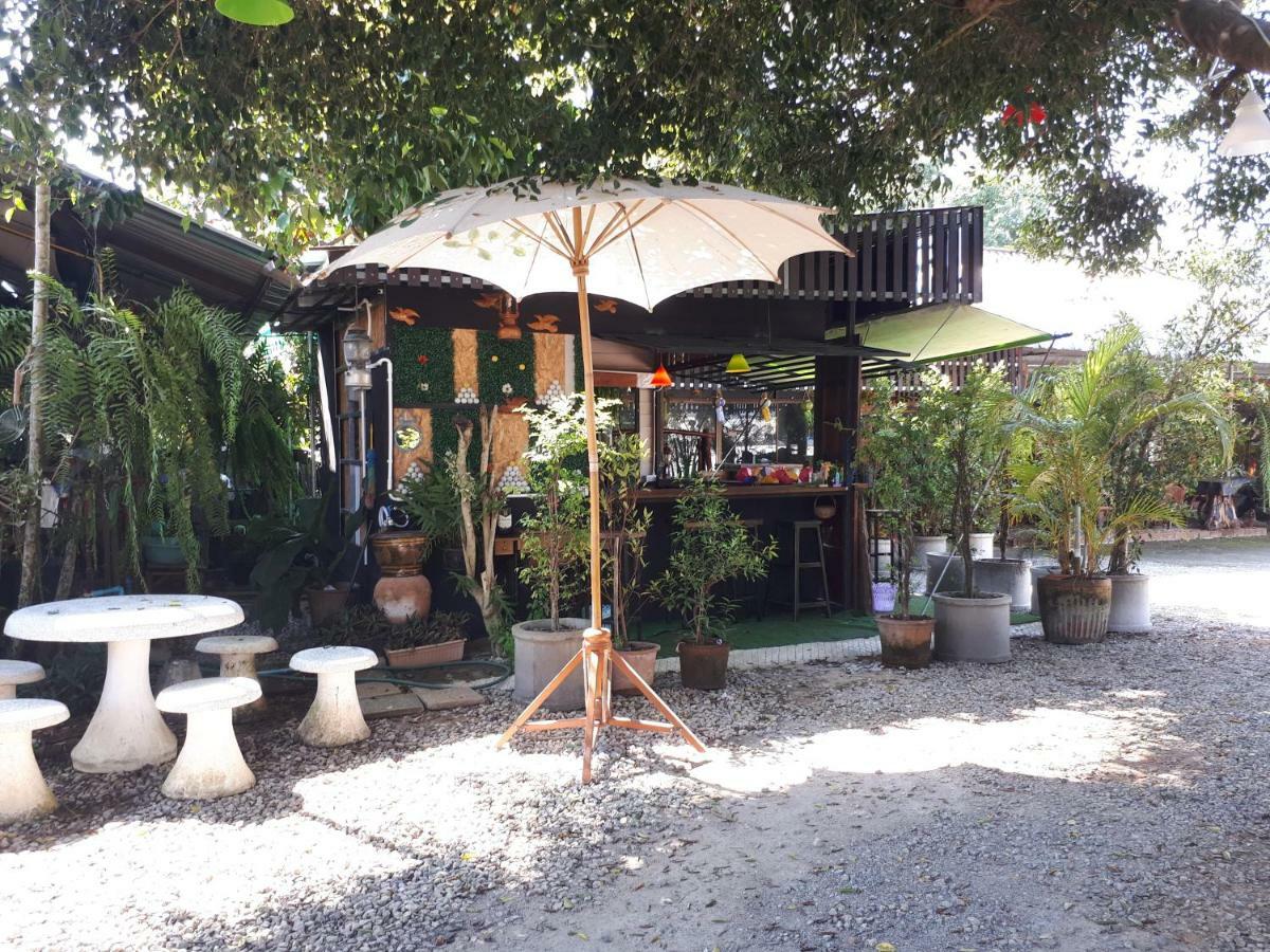 夜占县 Baan Bar Cafe酒店 外观 照片